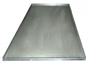 Лист плоский перфорированный алюминиевый, 4 борта высотой  20 мм, размеры листа 580х980 мм; ЛПП- 3А- 580х980х20